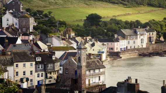 The image shows houses by the sea.